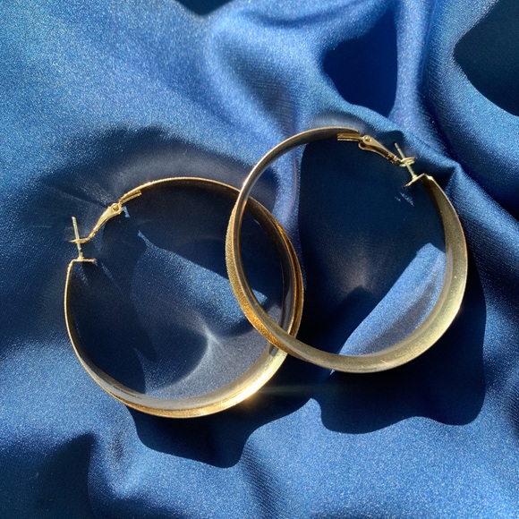 GOLDEN HOOPS - Picture 4 of 4